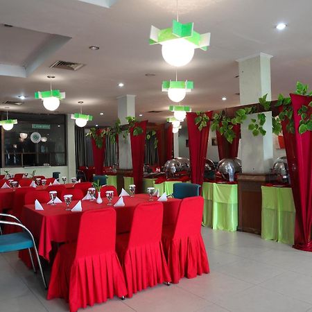 Oyo 742 Mona Plaza Hotel Pekanbaru Eksteriør billede