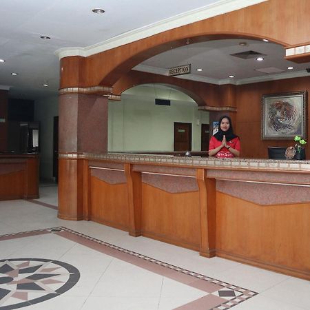 Oyo 742 Mona Plaza Hotel Pekanbaru Eksteriør billede