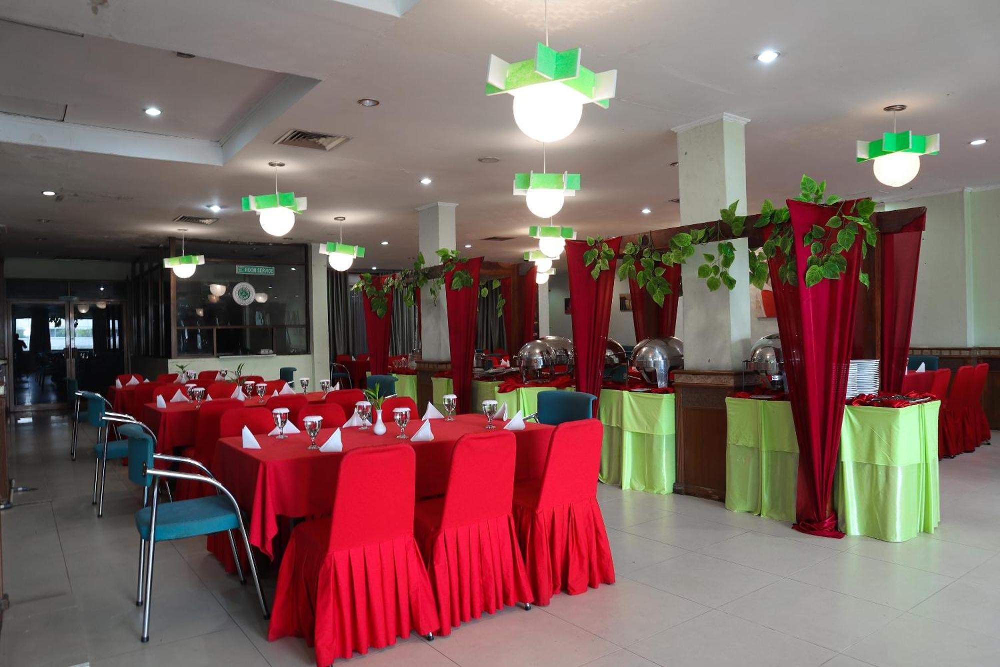 Oyo 742 Mona Plaza Hotel Pekanbaru Eksteriør billede