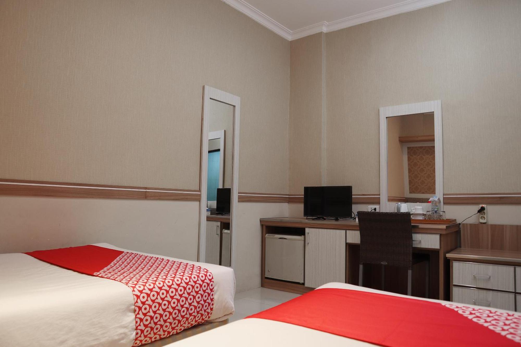 Oyo 742 Mona Plaza Hotel Pekanbaru Eksteriør billede