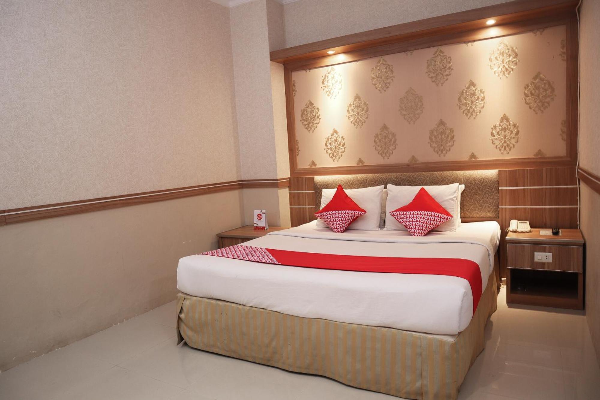 Oyo 742 Mona Plaza Hotel Pekanbaru Eksteriør billede