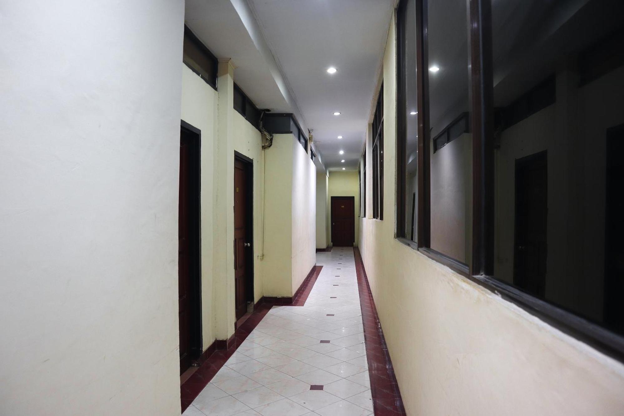 Oyo 742 Mona Plaza Hotel Pekanbaru Eksteriør billede