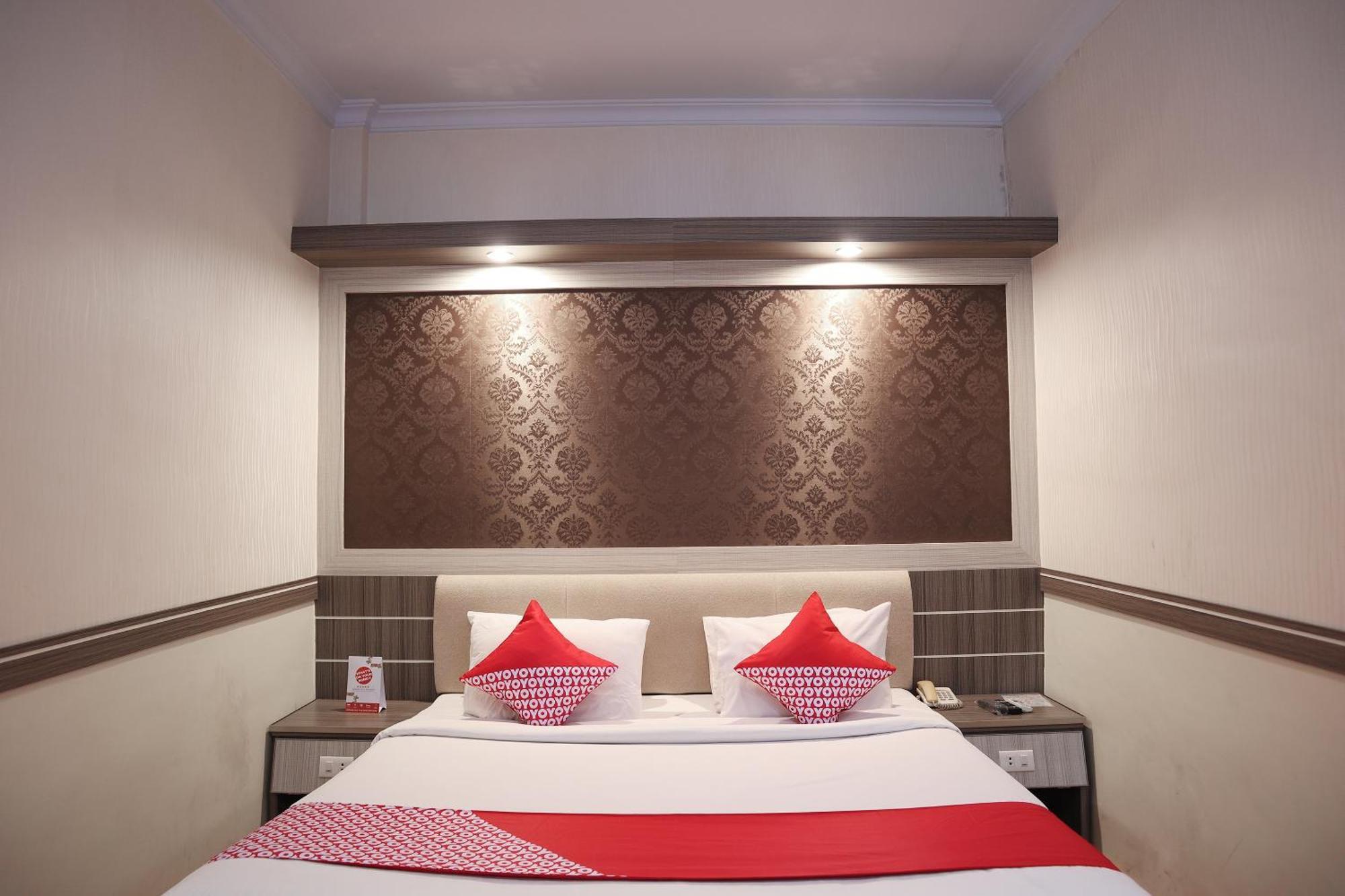 Oyo 742 Mona Plaza Hotel Pekanbaru Eksteriør billede
