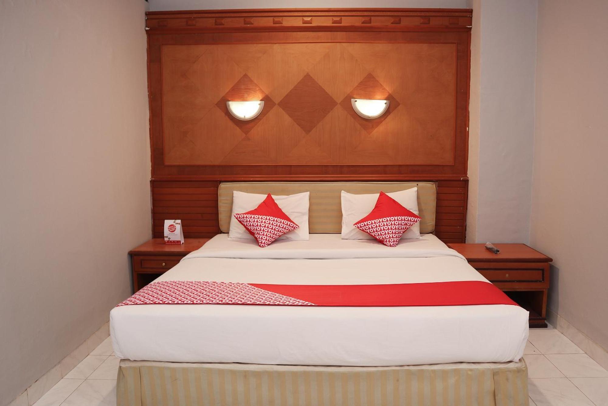 Oyo 742 Mona Plaza Hotel Pekanbaru Eksteriør billede