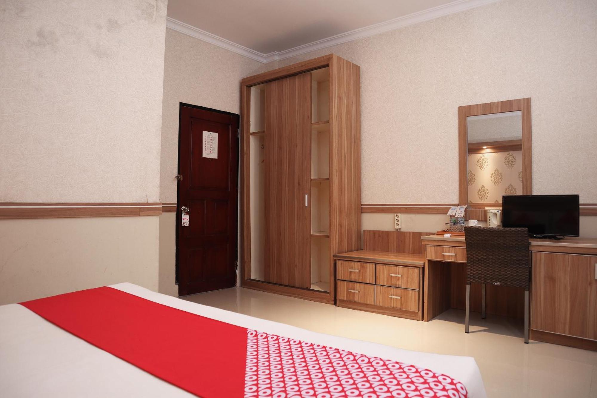 Oyo 742 Mona Plaza Hotel Pekanbaru Eksteriør billede